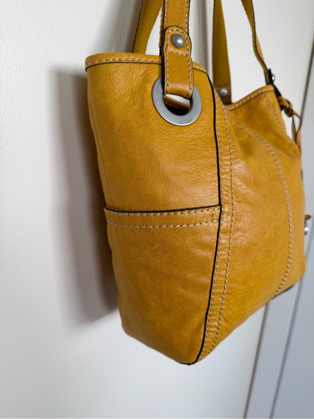 FOSSIL Mustard Yellow Gold Leather Vintage Hobo Shoulder Tote Bag w Silver Key - Picture 4 of 10